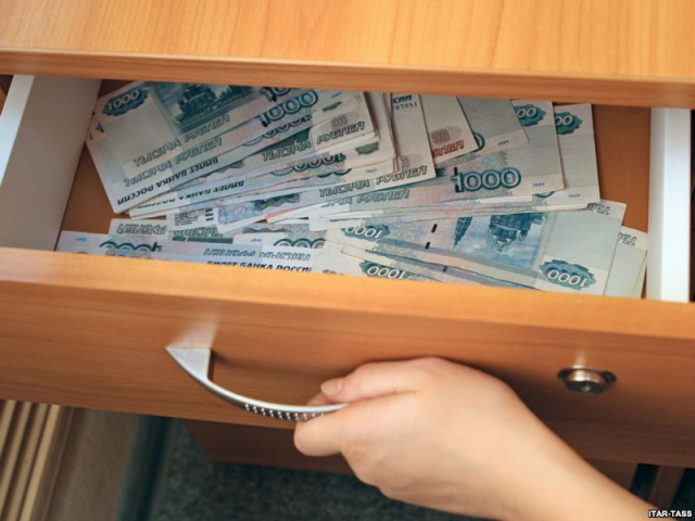 ведь Работодатель обвиняет в хищении ноутбука люди