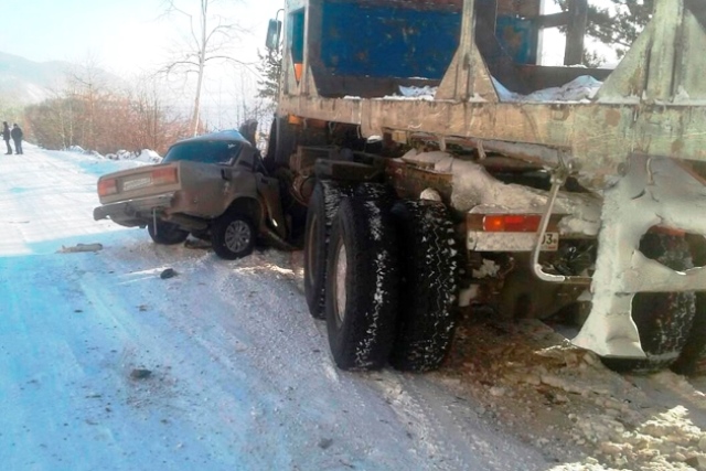 В Бурятии водитель «Жигулей» погиб под колесами грузовика 