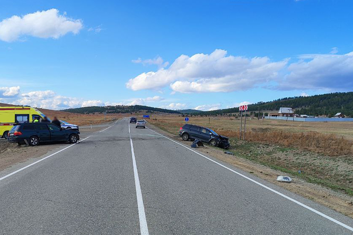 Двое взрослых и ребёнок получили ушибы в аварии в Бурятии 