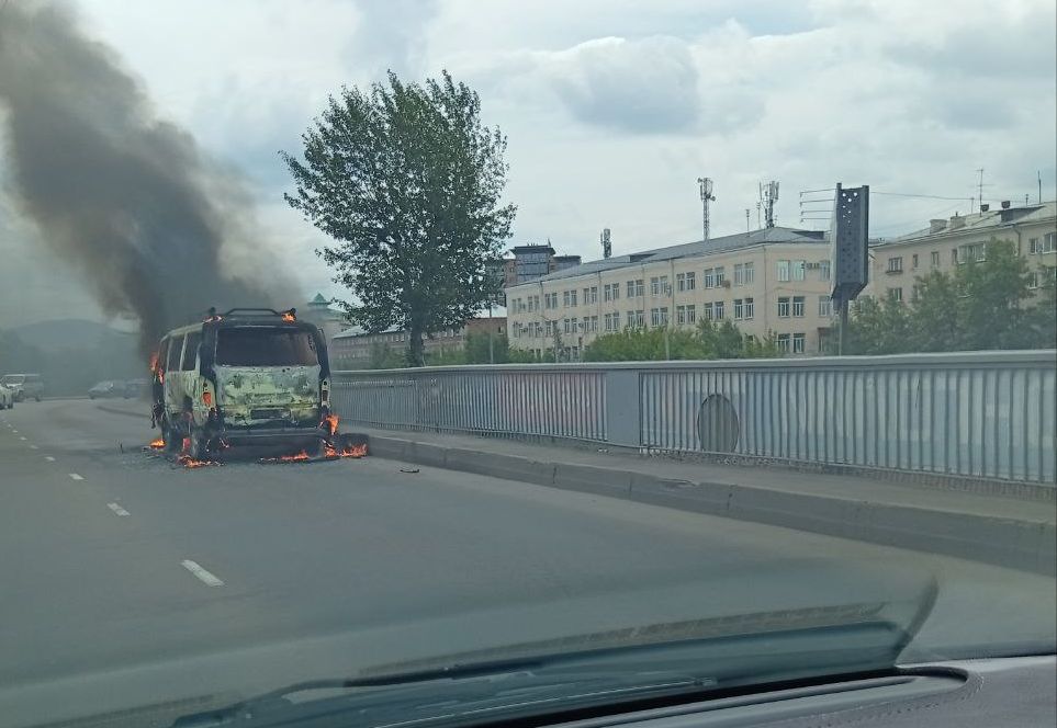 В центре Улан–Удэ горел автомобиль
