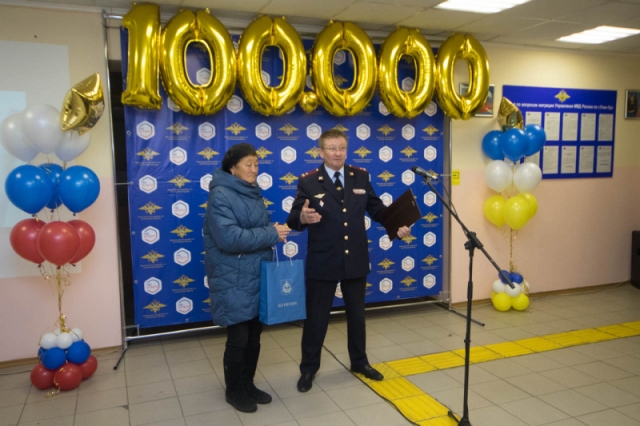      100-    ►