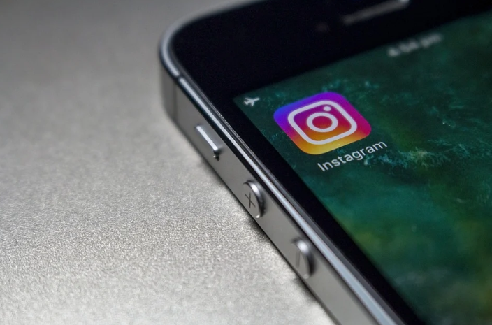 Instagram  Facebook    Reels    