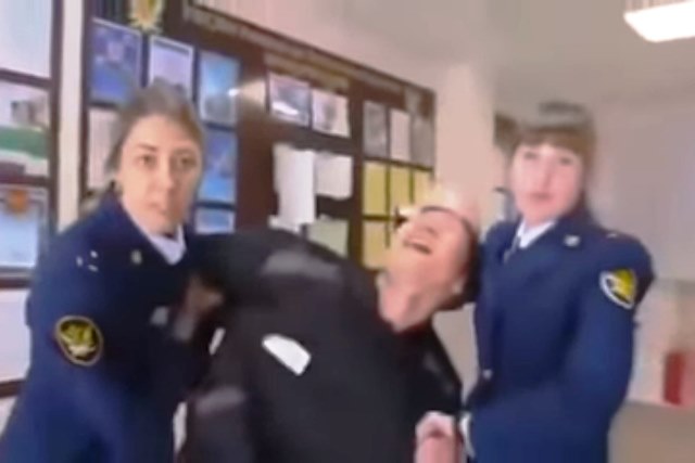    ,        ►