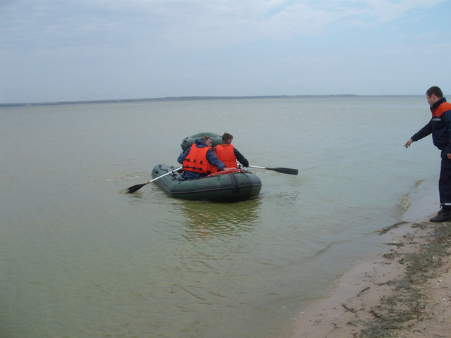 унесло на резиновой лодке унесло на резиновой лодке