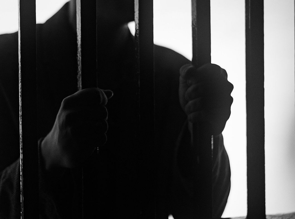 В Улан–Удэ хулиганы, решившие пострелять из пневматики, отправлены под стражу
