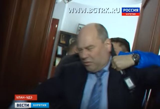 конфликт с чиновником в кабинете