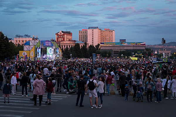 Салют улан удэ 9 мая. День города Улан-Удэ 2023. Большое массовое гуляние Улан-Удэ. Салют в Улан Удэ 9 мая. Парад 9 мая Улан Удэ.