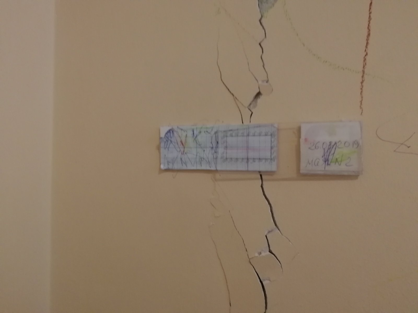 Трещины в новостройке